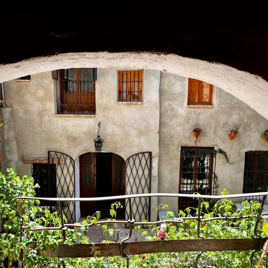 Oliva Courtyard Guesthouse ภายนอก รูปภาพ