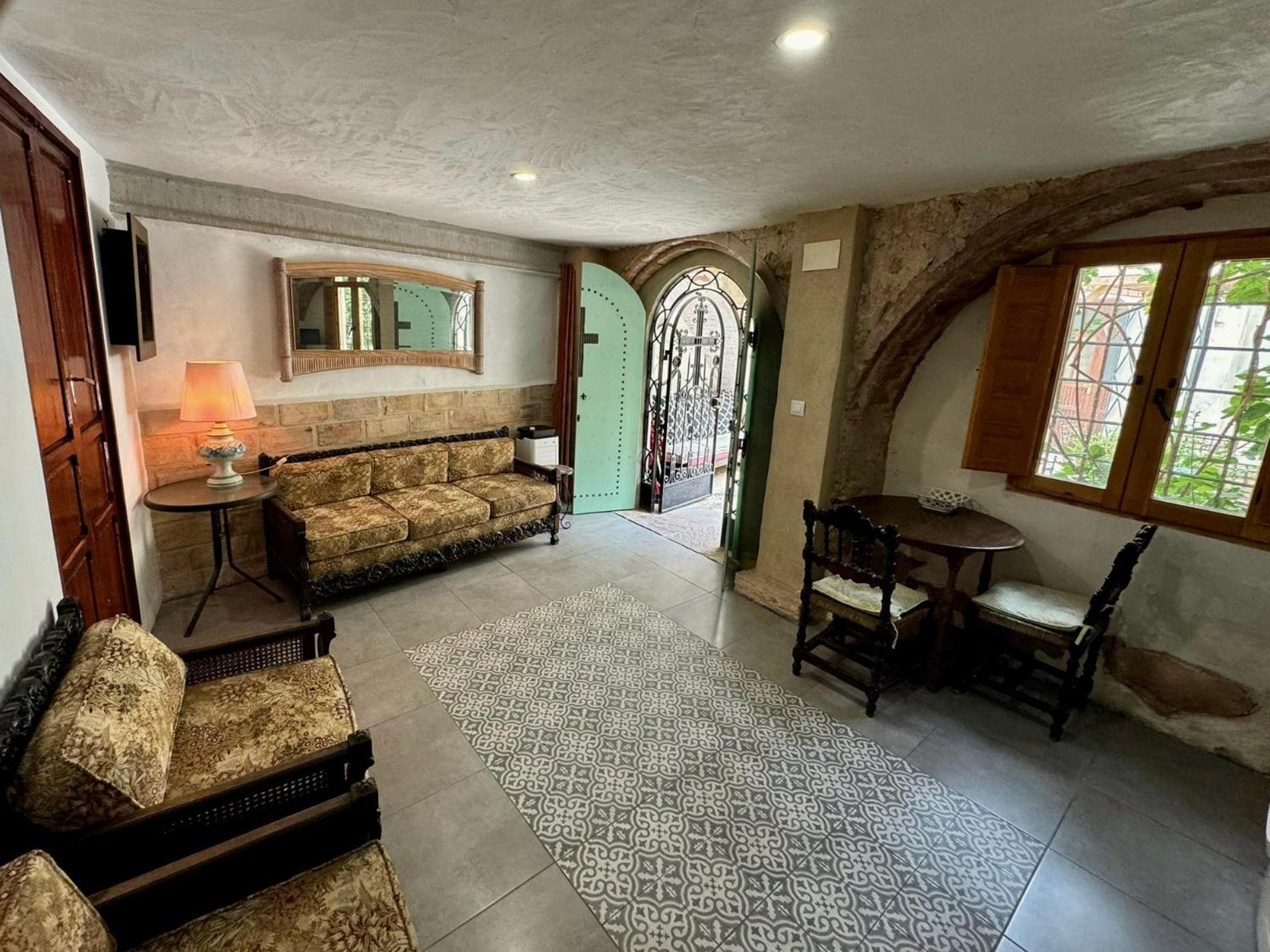 Oliva Courtyard Guesthouse ภายนอก รูปภาพ